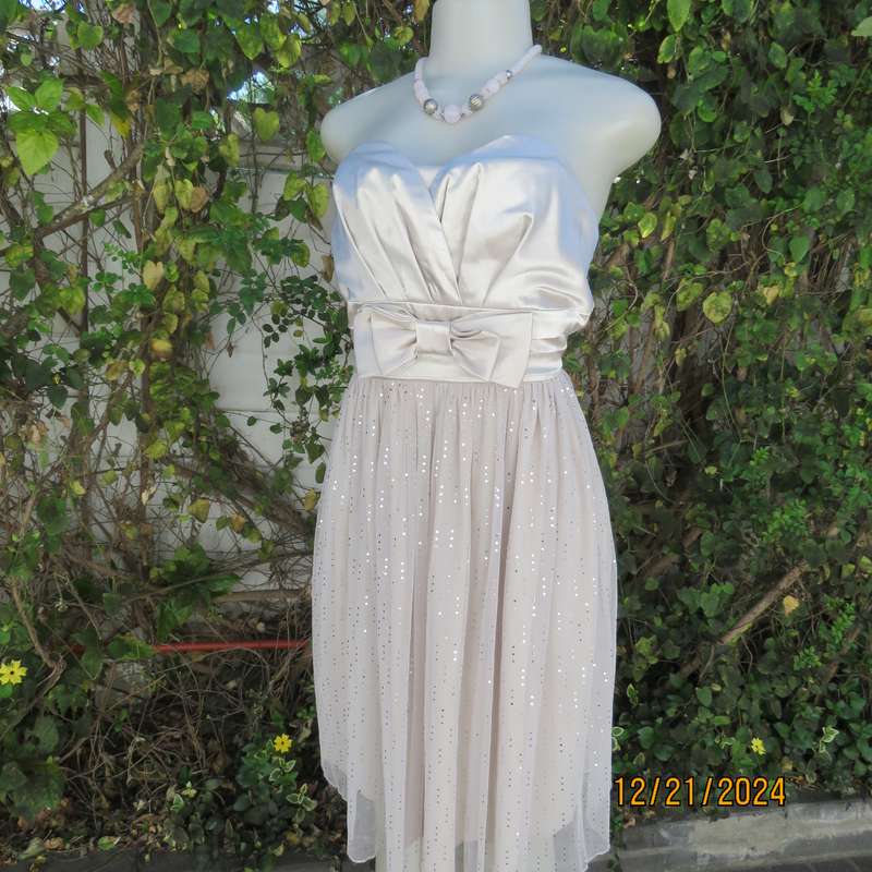 Evening dress in ivory pearl. Strapless poly /satin stretch bodice.Netting/sequin bottom. Size 38.