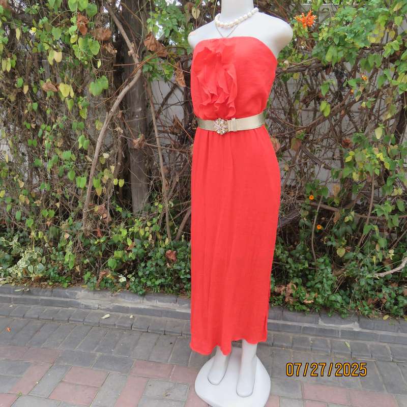 Ferrari red long strapless dress size 36. Elasticated waist. Crinkled poly-viscose. Polyester lining