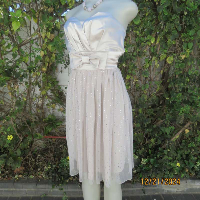 Evening dress in ivory pearl. Strapless poly /satin stretch bodice.Netting/sequin bottom. Size 38.