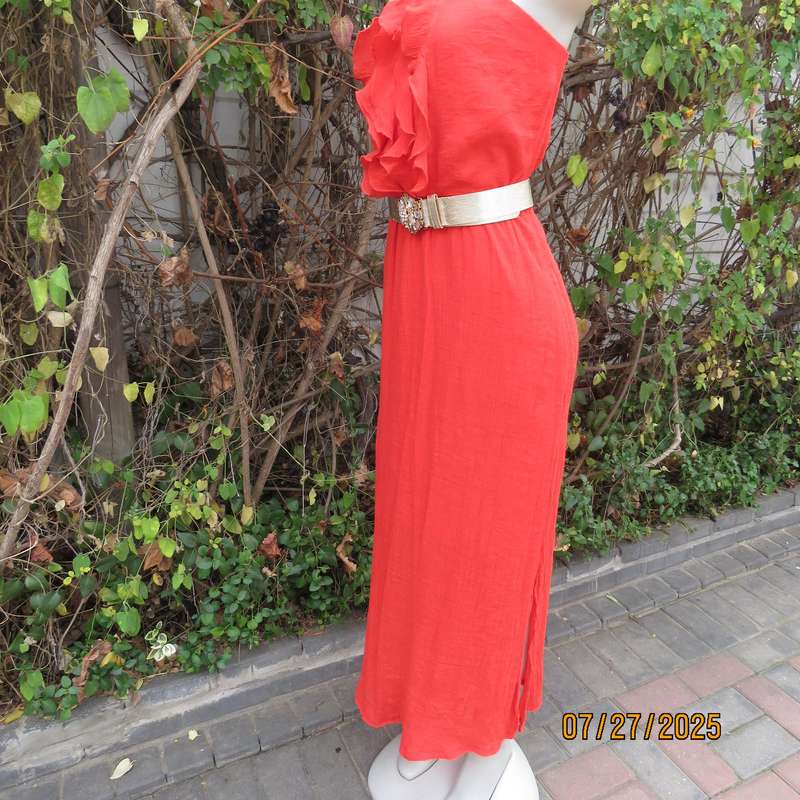 Ferrari red long strapless dress size 36. Elasticated waist. Crinkled poly-viscose. Polyester lining