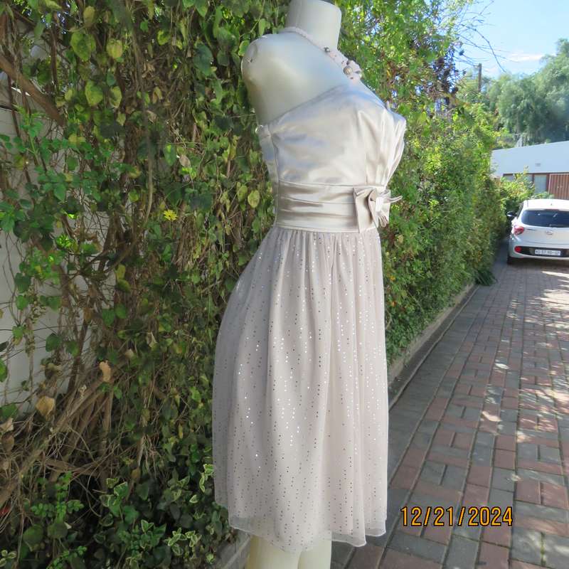 Evening dress in ivory pearl. Strapless poly /satin stretch bodice.Netting/sequin bottom. Size 38.