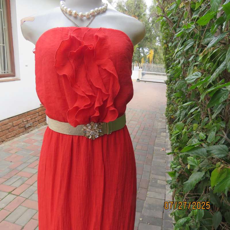 Ferrari red long strapless dress size 36. Elasticated waist. Crinkled poly-viscose. Polyester lining