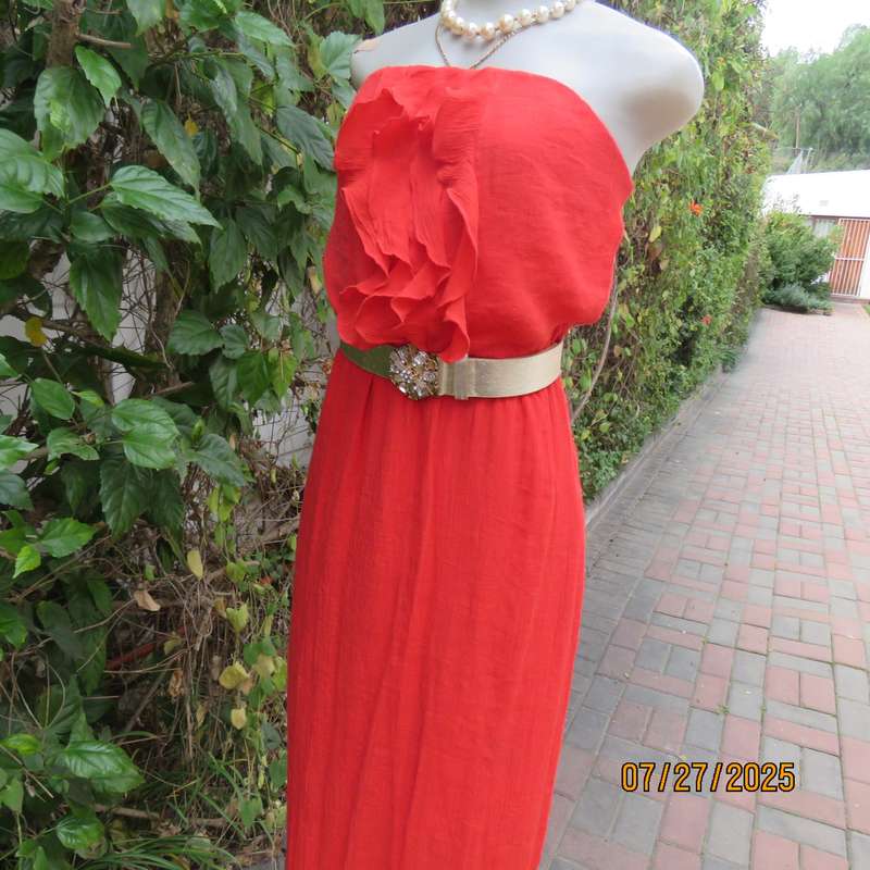 Ferrari red long strapless dress size 36. Elasticated waist. Crinkled poly-viscose. Polyester lining