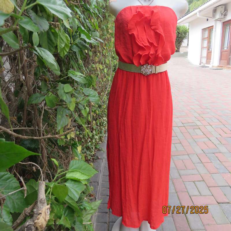 Ferrari red long strapless dress size 36. Elasticated waist. Crinkled poly-viscose. Polyester lining