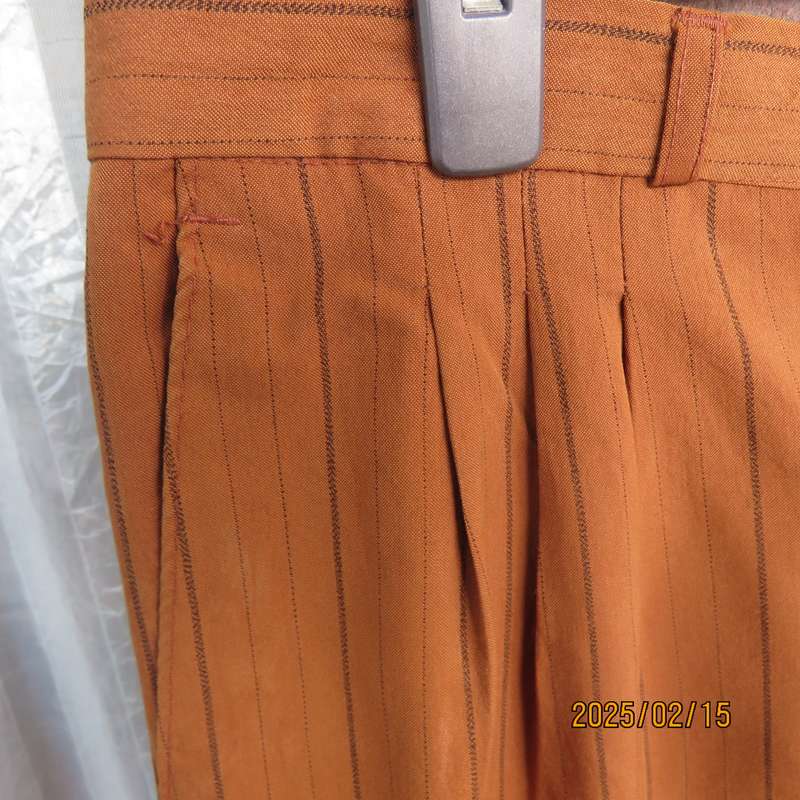 HUGO MARTELLI vintage rust colour men's pants with brown vertical stripes. Size 38. Still as new.