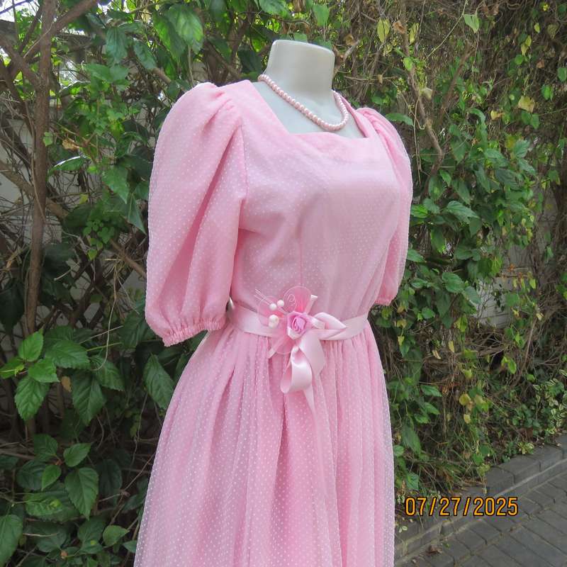 Boutique made rosepink bridesmaid dress with tiny white embossed dots. Size 36. Puffed sleeves.