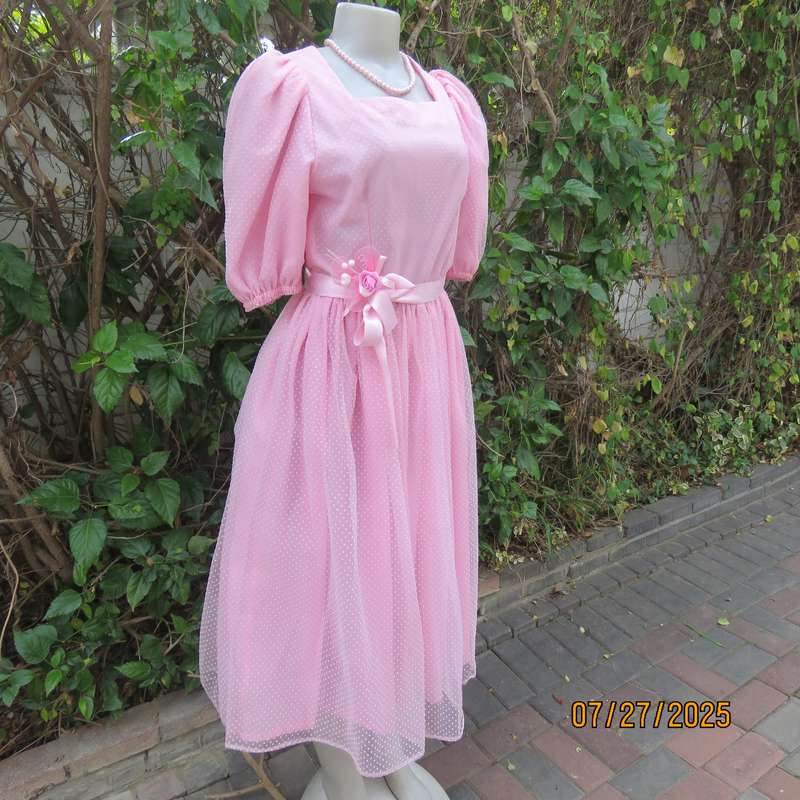 Boutique made rosepink bridesmaid dress with tiny white embossed dots. Size 36. Puffed sleeves.