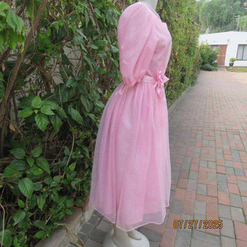 Boutique made rosepink bridesmaid dress with tiny white embossed dots. Size 36. Puffed sleeves.