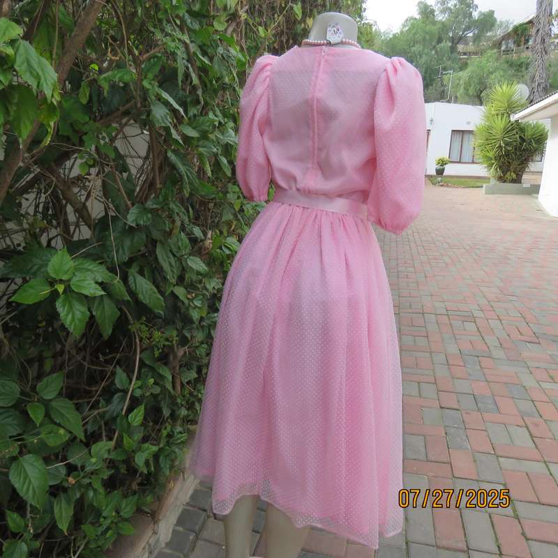 Boutique made rosepink bridesmaid dress with tiny white embossed dots. Size 36. Puffed sleeves.
