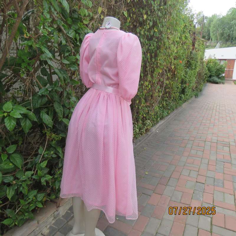 Boutique made rosepink bridesmaid dress with tiny white embossed dots. Size 36. Puffed sleeves.