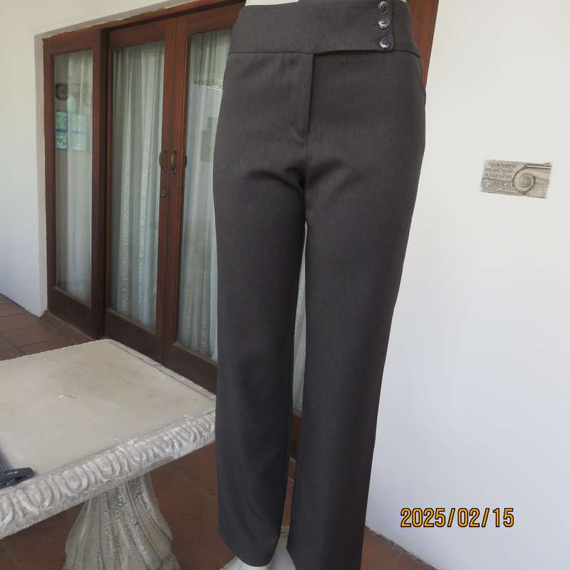 Fabulous tailored TRUWORTHS dress pants size 34. Perfect fit. Dark green-thin maroon stripe. As new