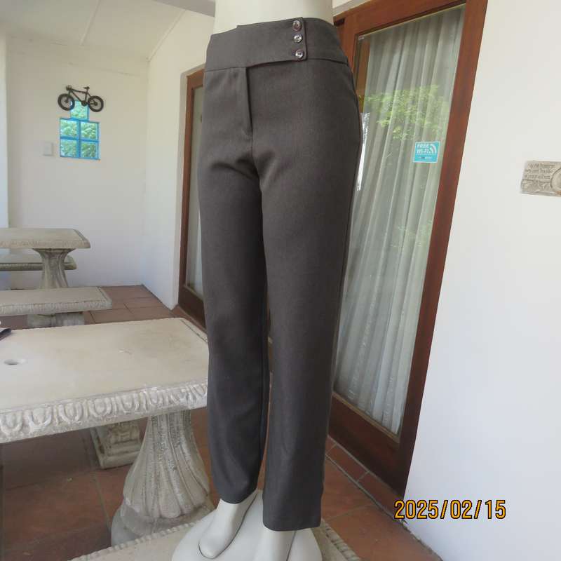 Fabulous tailored TRUWORTHS dress pants size 34. Perfect fit. Dark green-thin maroon stripe. As new