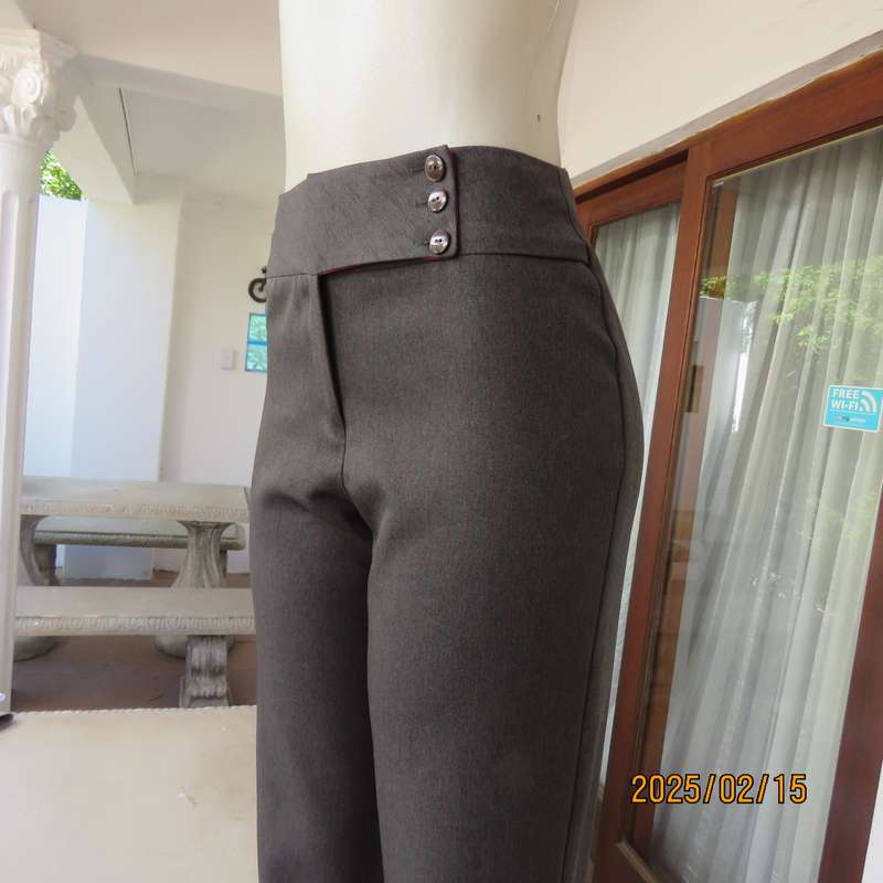 Fabulous tailored TRUWORTHS dress pants size 34. Perfect fit. Dark green-thin maroon stripe. As new