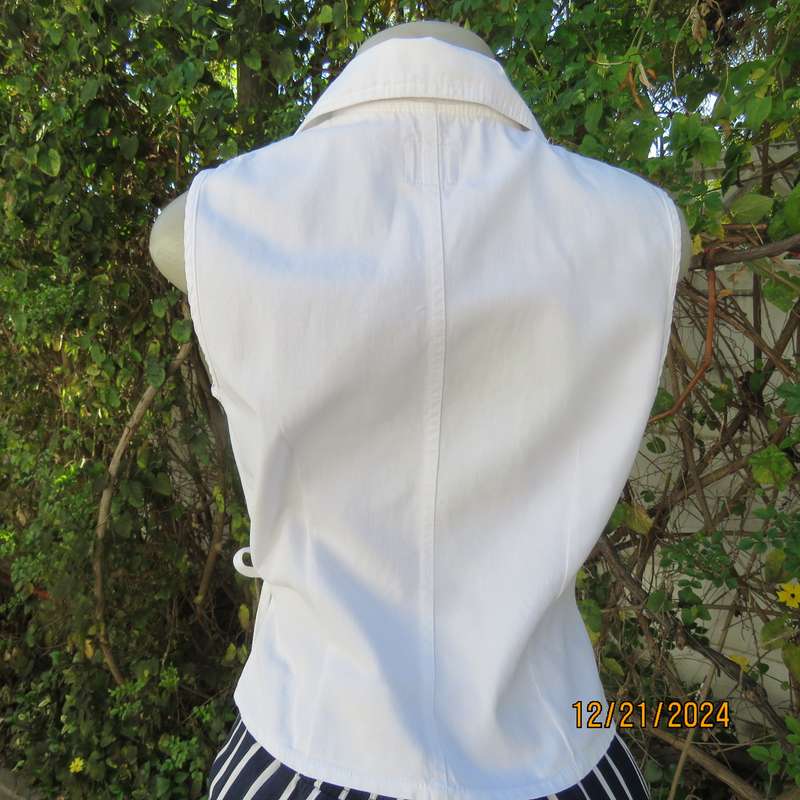 Snow white cotton fold over OBR sleeveless V front with collar top. Size 32 to 34.Brand new cond