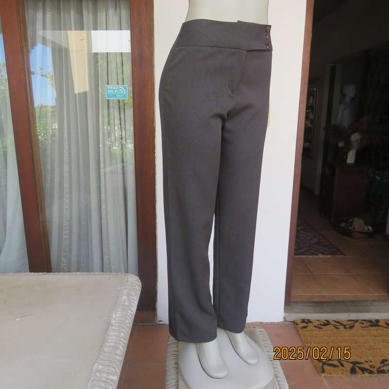 Fabulous tailored TRUWORTHS dress pants size 34. Perfect fit. Dark green-thin maroon stripe. As new