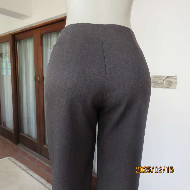 Fabulous tailored TRUWORTHS dress pants size 34. Perfect fit. Dark green-thin maroon stripe. As new