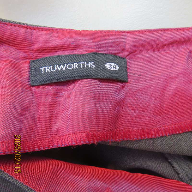 Fabulous tailored TRUWORTHS dress pants size 34. Perfect fit. Dark green-thin maroon stripe. As new