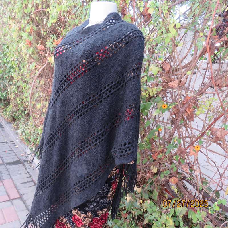 Black acrylic knit throw in pretty pattern. Fringed. Size 34-36.