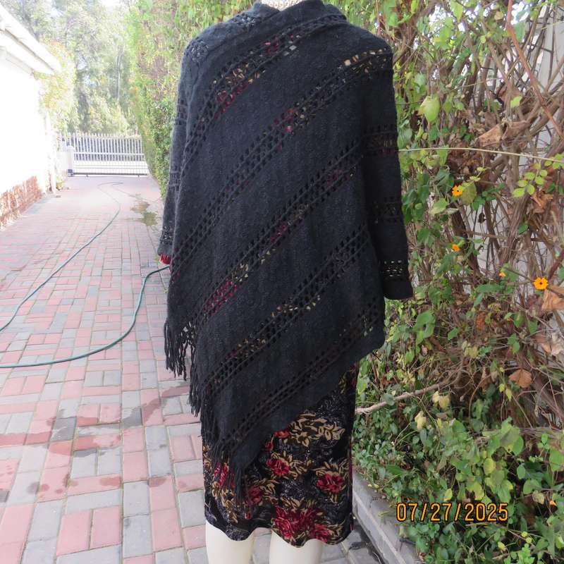 Black acrylic knit throw in pretty pattern. Fringed. Size 34-36.