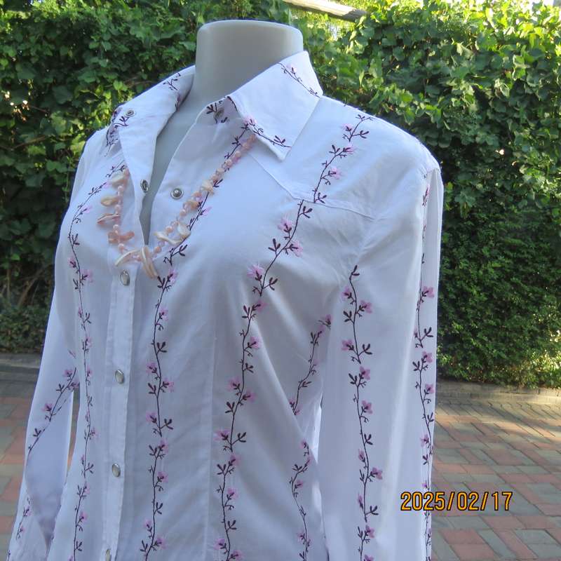 High quality KELSO 100% white long sleeve tailored top with rich pink floral line embroidery.Size 34