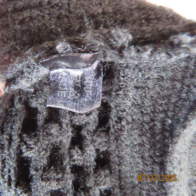 Black acrylic knit throw in pretty pattern. Fringed. Size 34-36.