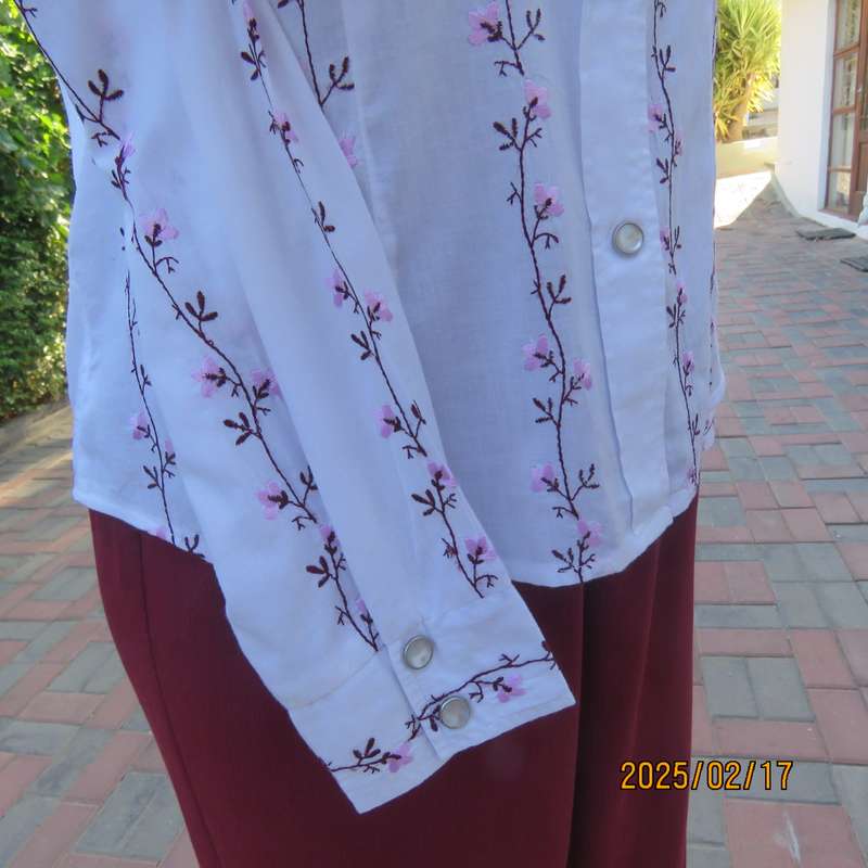 High quality KELSO 100% white long sleeve tailored top with rich pink floral line embroidery.Size 34