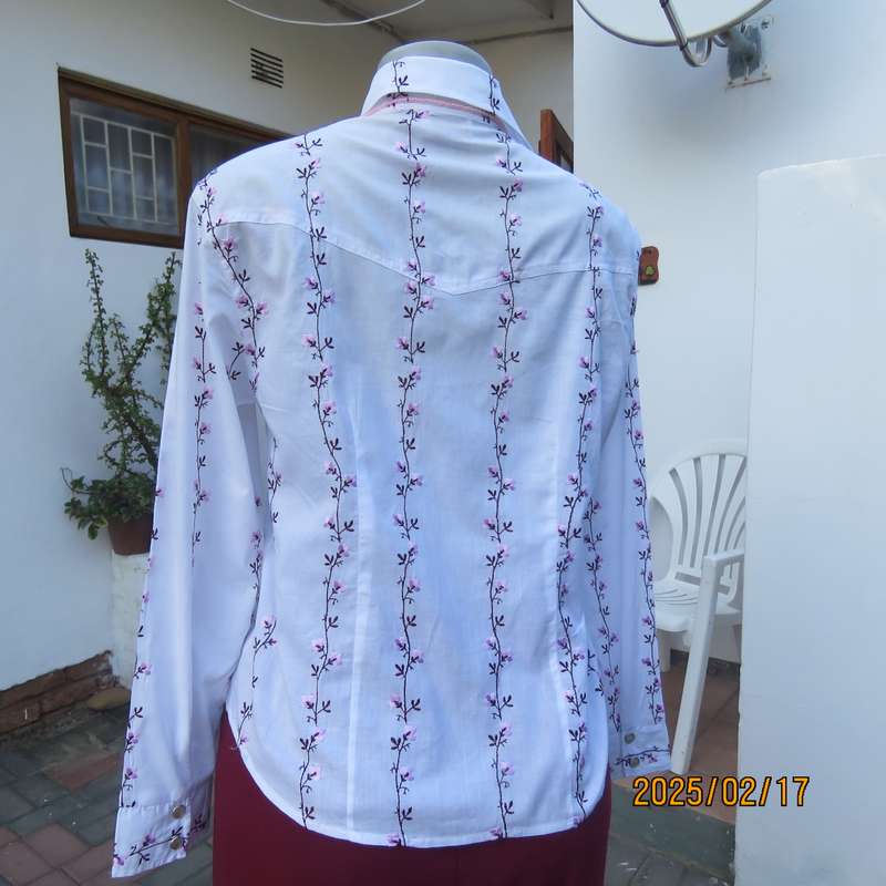 High quality KELSO 100% white long sleeve tailored top with rich pink floral line embroidery.Size 34
