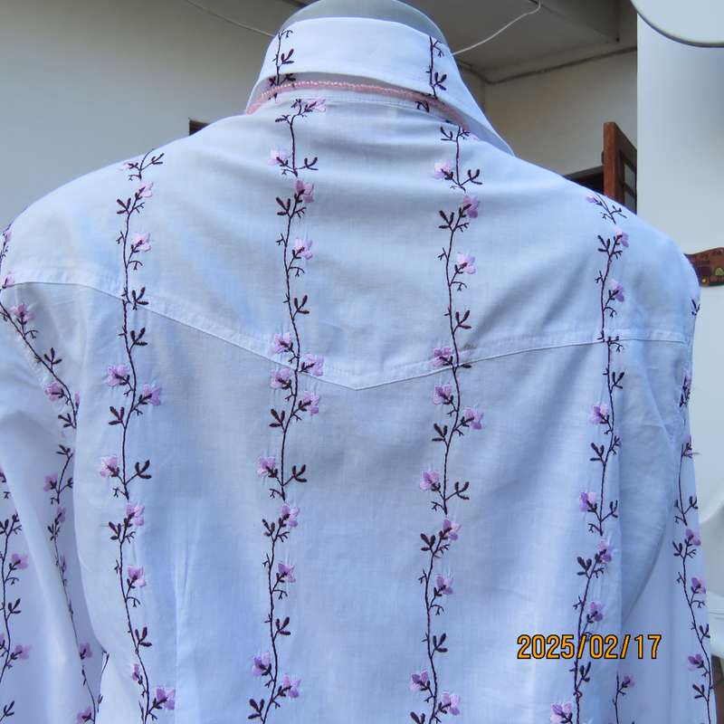 High quality KELSO 100% white long sleeve tailored top with rich pink floral line embroidery.Size 34