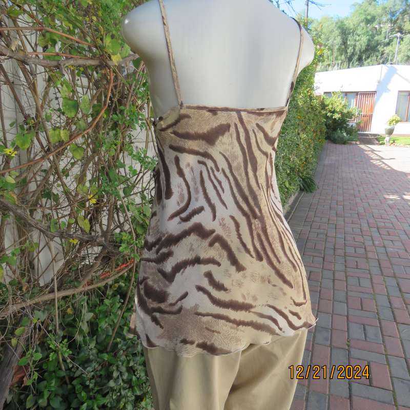 Sexy strappy top in brown/cream animal top in crinkled polyester.Empire front.Size 38.Brand new con.