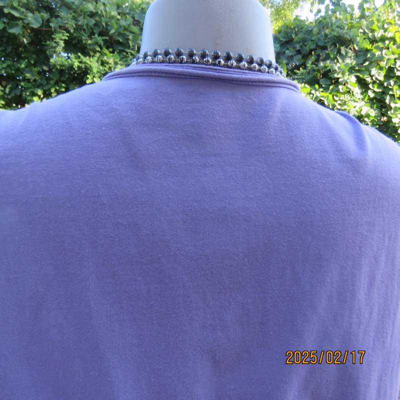 Charming sleeveless pale lilac slip over V neck top.Print and stud decoration.Size 38.Stretch cotton