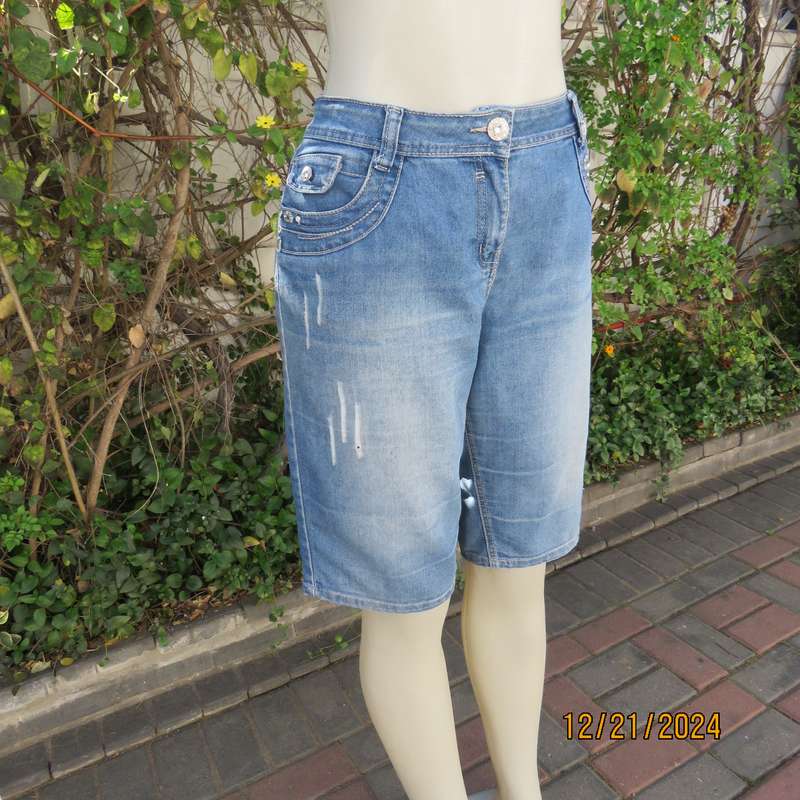 Blue denim jean shorts in polycotton stretch by MILADY'S size 40. Used but in good cond.