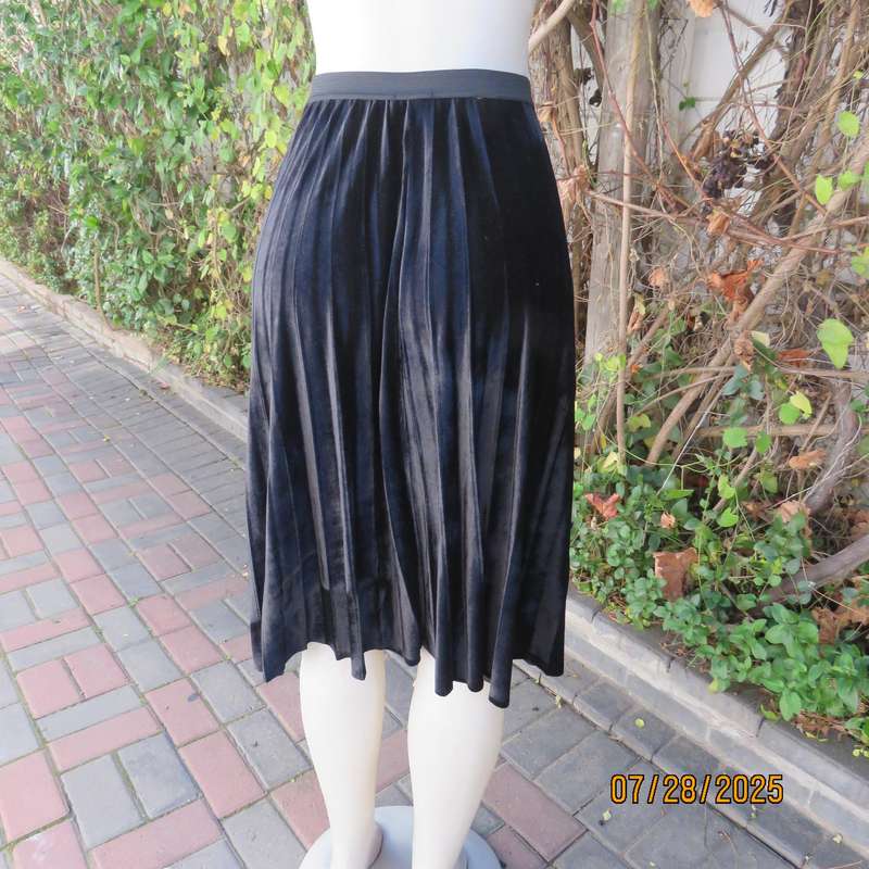 Black permanent pleated flare stretch polyester velour size 32 skirt. Elastic waist.