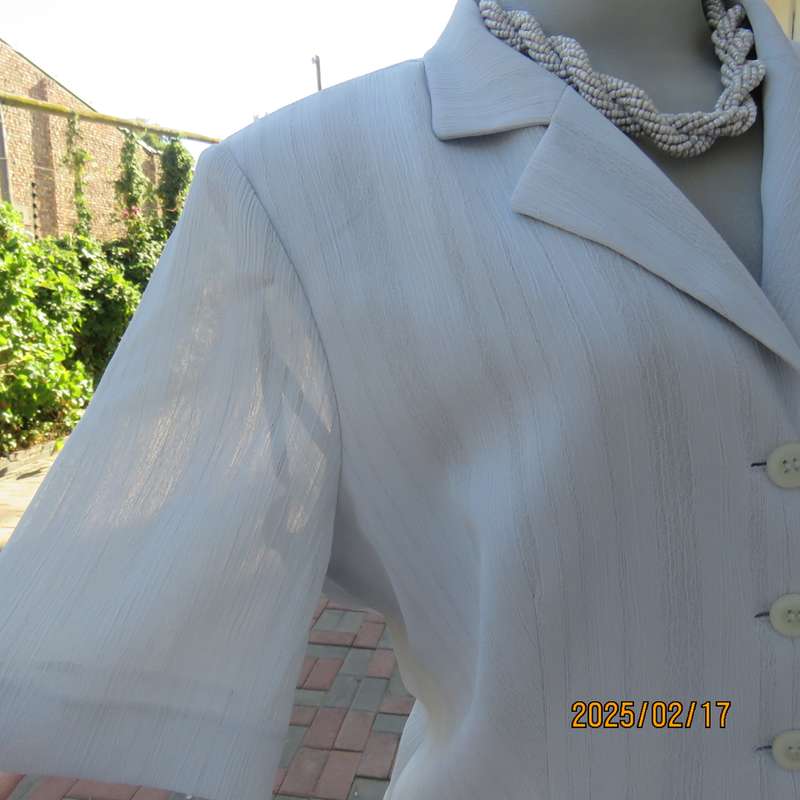 Amazing RETUS silver grey short sleeve button down-open collar top-jacket size 36. Dummy pockets.