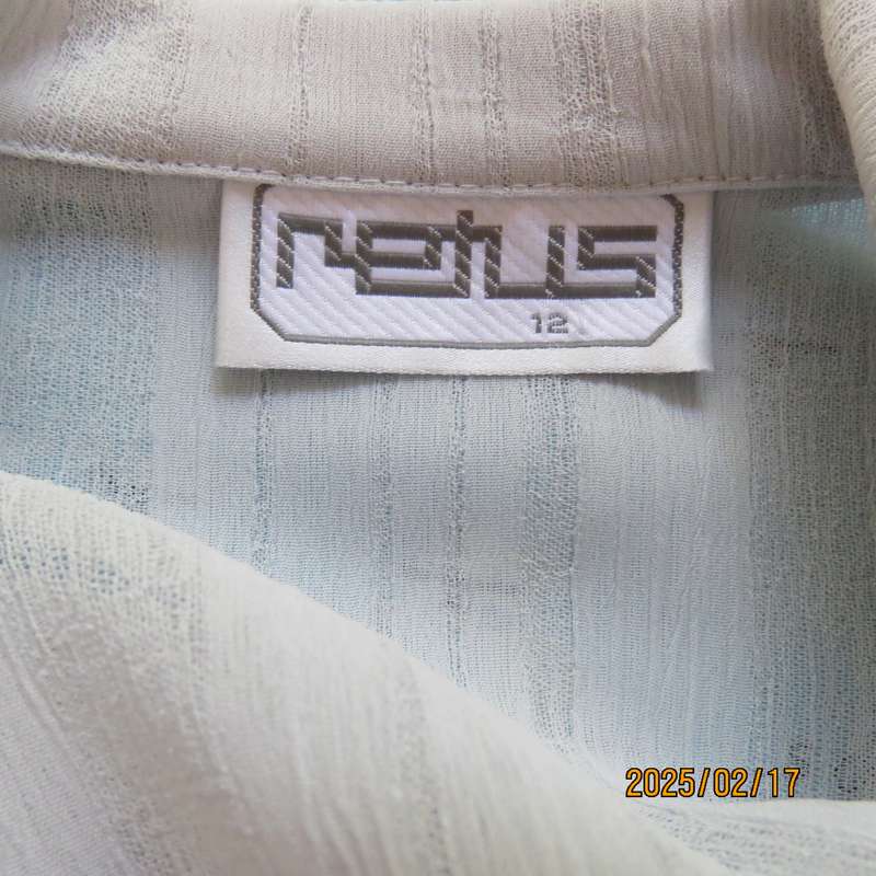 Amazing RETUS silver grey short sleeve button down-open collar top-jacket size 36. Dummy pockets.