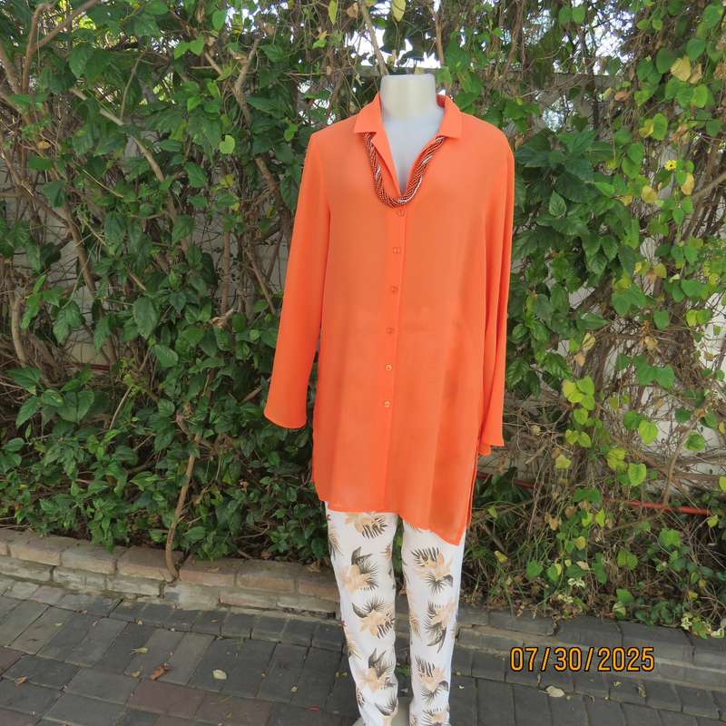 Tangerine crinkled polyester long sleeve button down size 42 top. Open collar