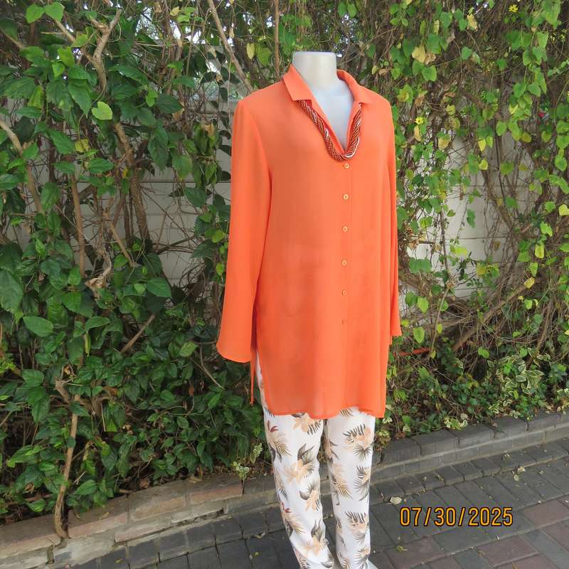 Tangerine crinkled polyester long sleeve button down size 42 top. Open collar