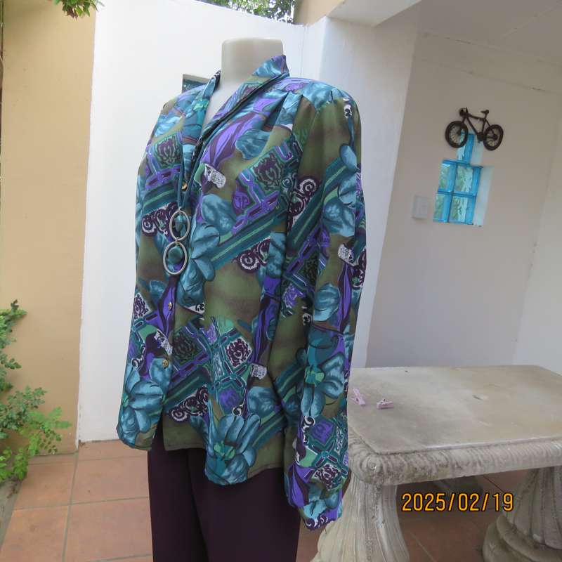 FASHIONETTE striking long sleeve top size 42. In medley of greens-purple. Lapel collar. New cond.