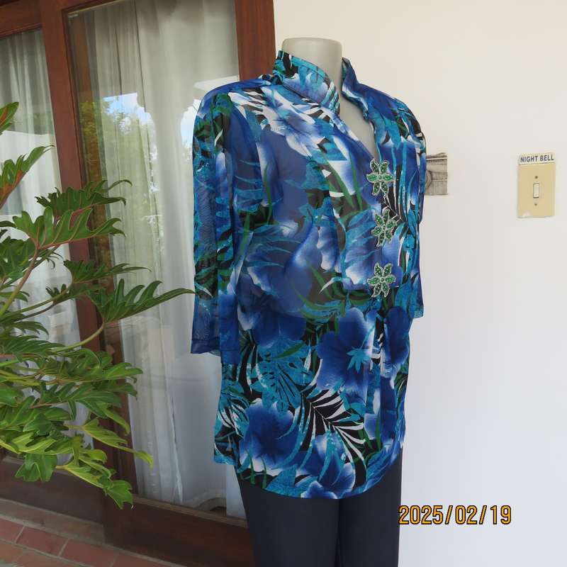 Pretty slip over poly-nylon stretch blue-green floral top. Elbow sleeves. Stand up collar. Size 40.