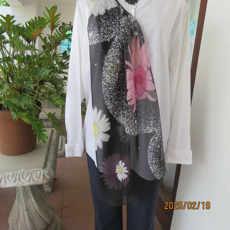 Charming sheer polyester scarf in black-white with bold pink + white daisies. Size 150cm x 48cm. New