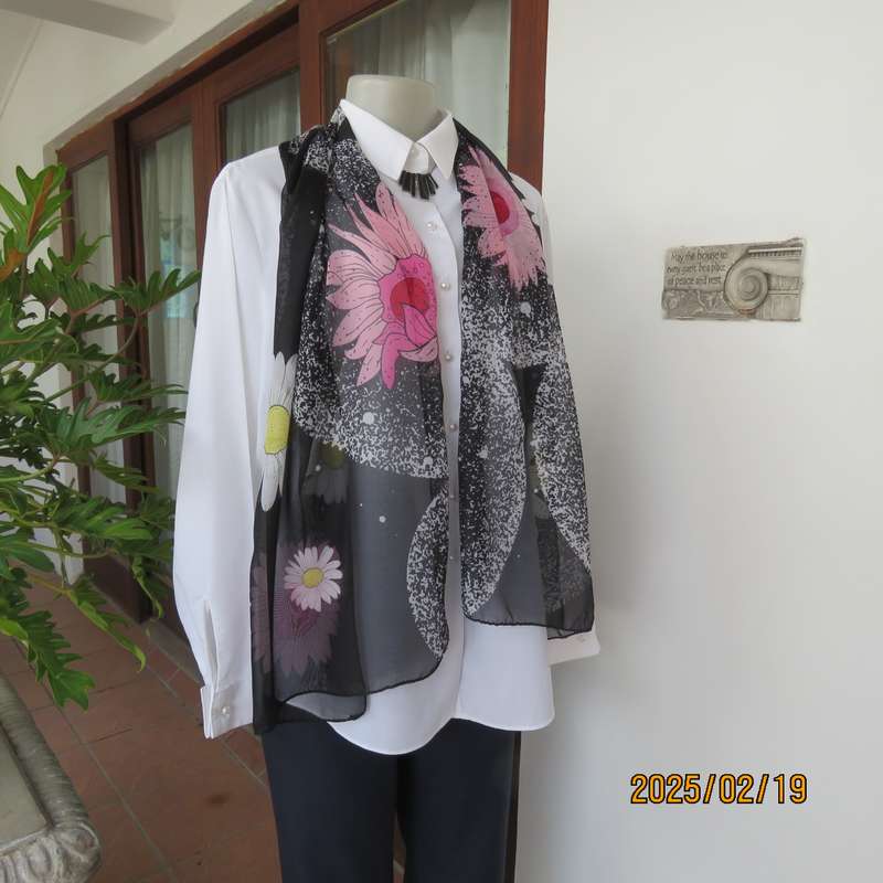 Charming sheer polyester scarf in black-white with bold pink + white daisies. Size 150cm x 48cm. New