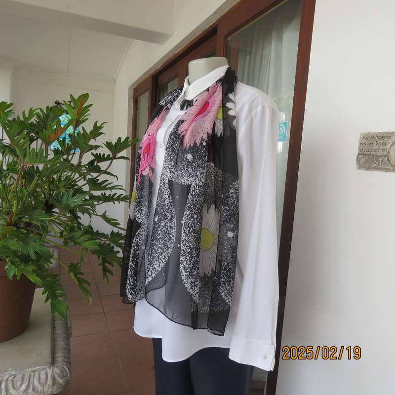 Charming sheer polyester scarf in black-white with bold pink + white daisies. Size 150cm x 48cm. New