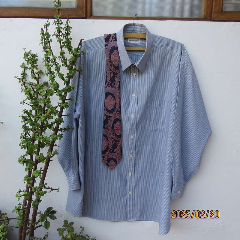 Handsome men's Size 3XL WOOLWORTHS long sleeve blue-white stripe shirt. Polycotton. Free tie