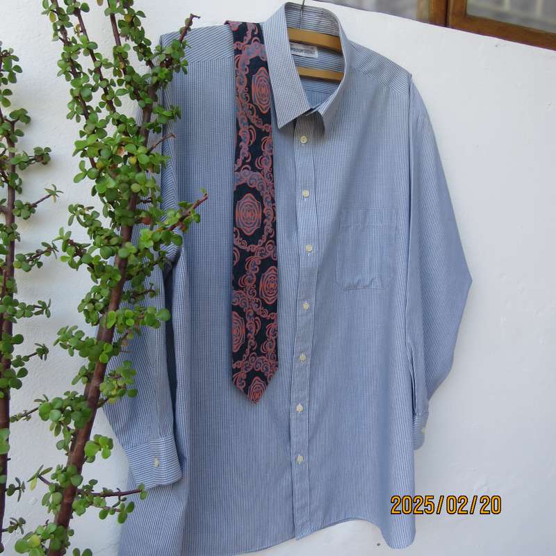 Handsome men's Size 3XL WOOLWORTHS long sleeve blue-white stripe shirt. Polycotton. Free tie