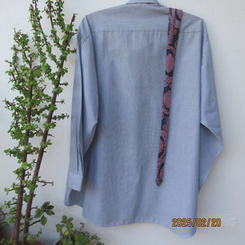 Handsome men's Size 3XL WOOLWORTHS long sleeve blue-white stripe shirt. Polycotton. Free tie