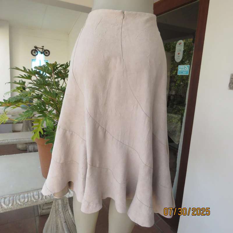 FOSHINI ecru colour textured polyester unique paneled skirt size 36