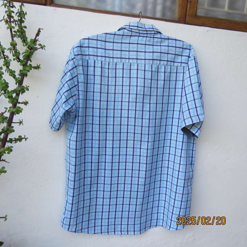 Casual NO RULES short sleeve polycotton classic fit men's shirt. One pocket.Size Large. Blue check.