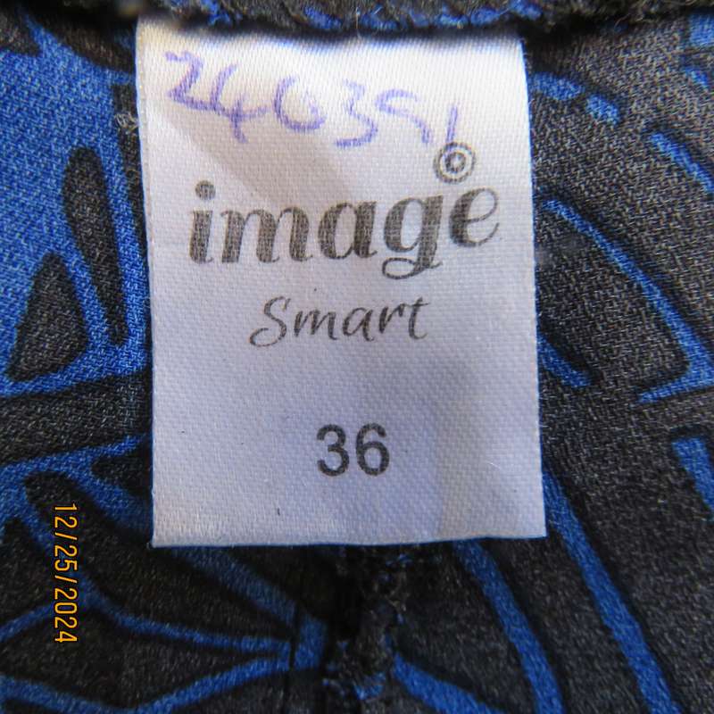Cool summer bandless wide legged black/royal blue leaf pattern pants. Size 37. Side zop.Brand new co