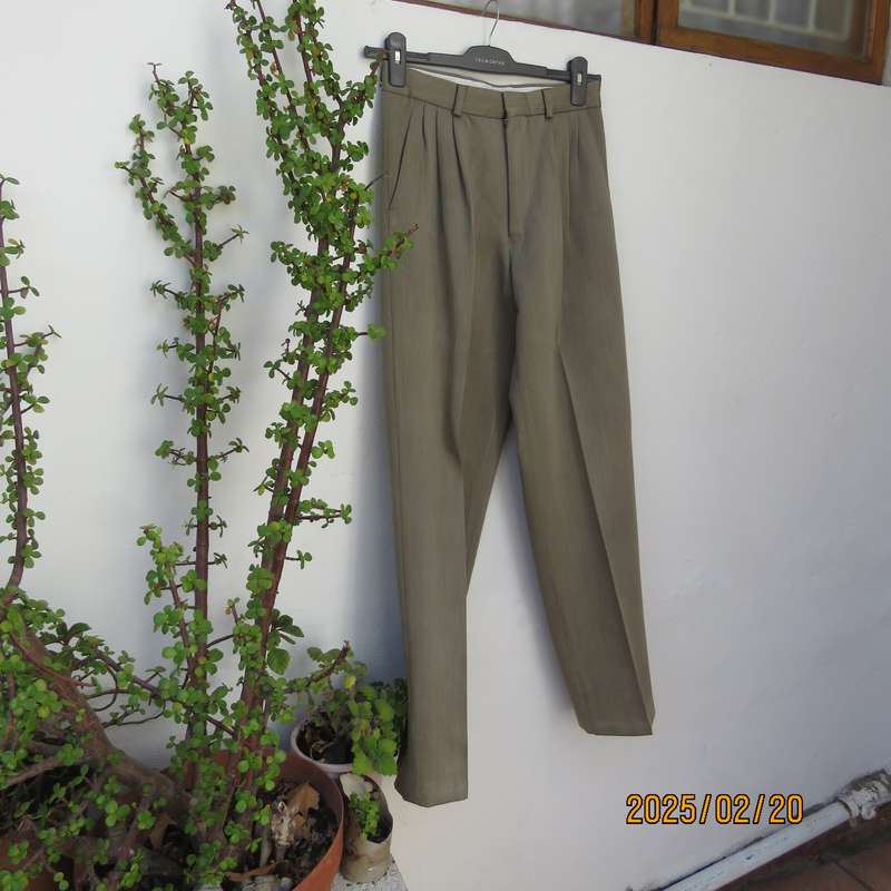 Men's SIGNATURE dark beige polyester pants size 29. Pleated front. Side pockets-one back. Very good