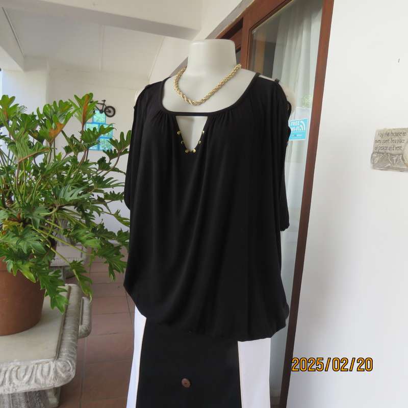 Fabulous GRATITUTE naked shoulder with 3 studded bands black top. Peephole on front. As new cond.