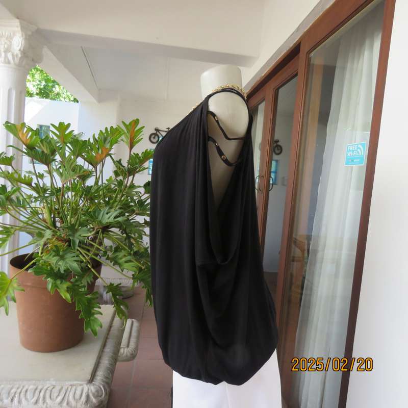 Fabulous GRATITUTE naked shoulder with 3 studded bands black top. Peephole on front. As new cond.